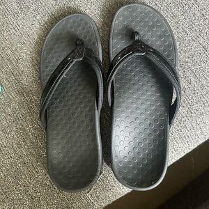Vionic flip flops